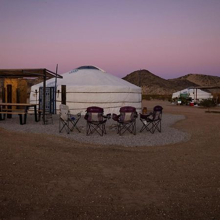 ホテル Family Style Star Gazing Yurt トウェンティナイン・パームズ エクステリア 写真