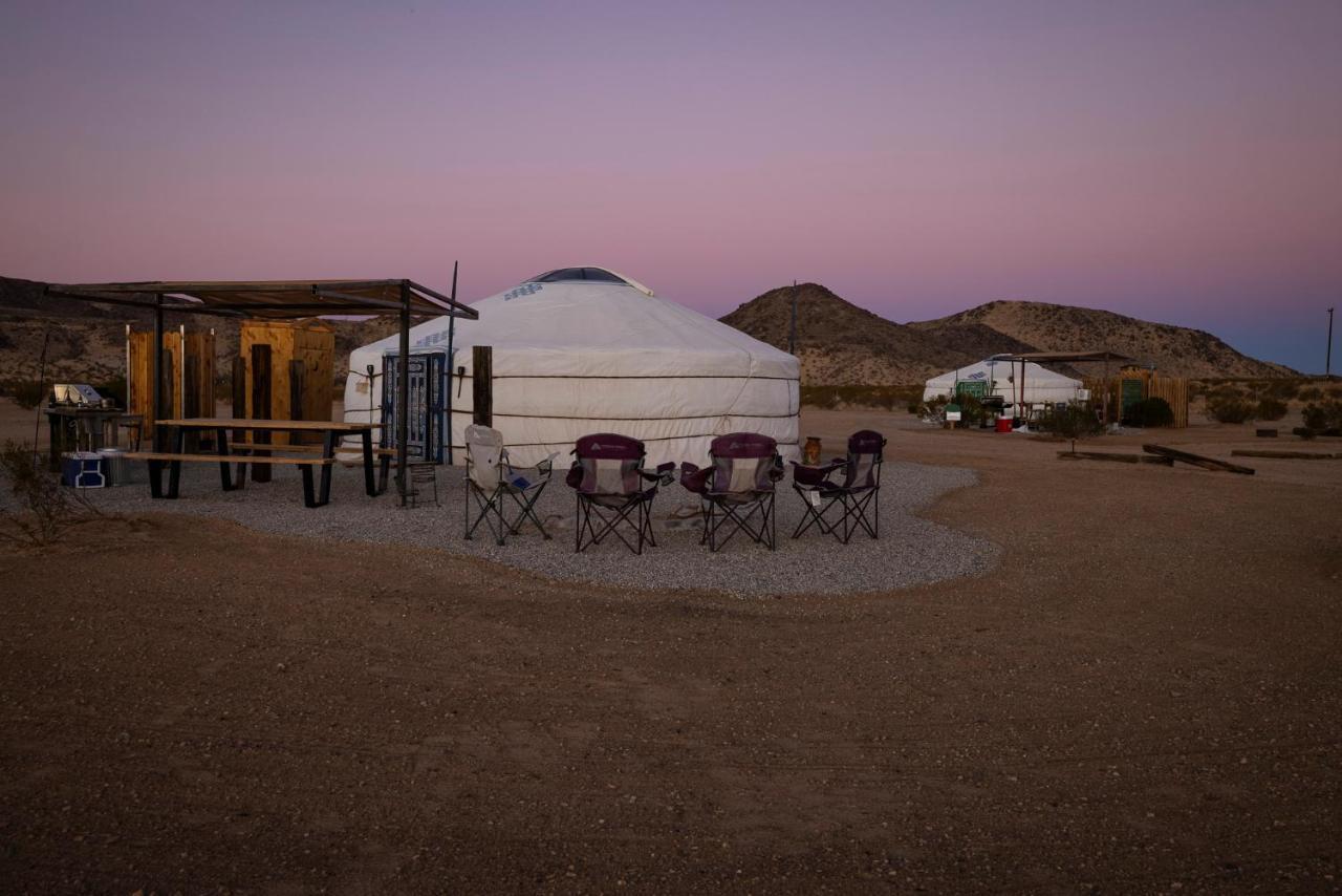 ホテル Family Style Star Gazing Yurt トウェンティナイン・パームズ エクステリア 写真
